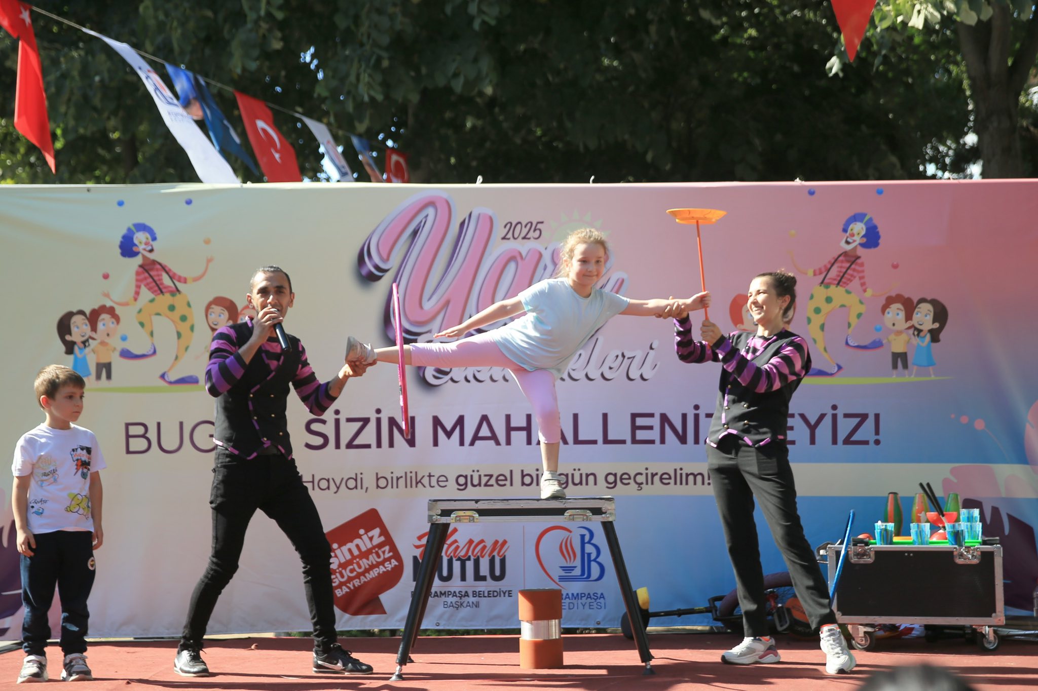 Altıntepsi ve Cevatpaşa’da çocuklar bayram etti